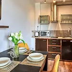 Lola *