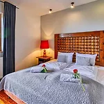 Lola Apartment