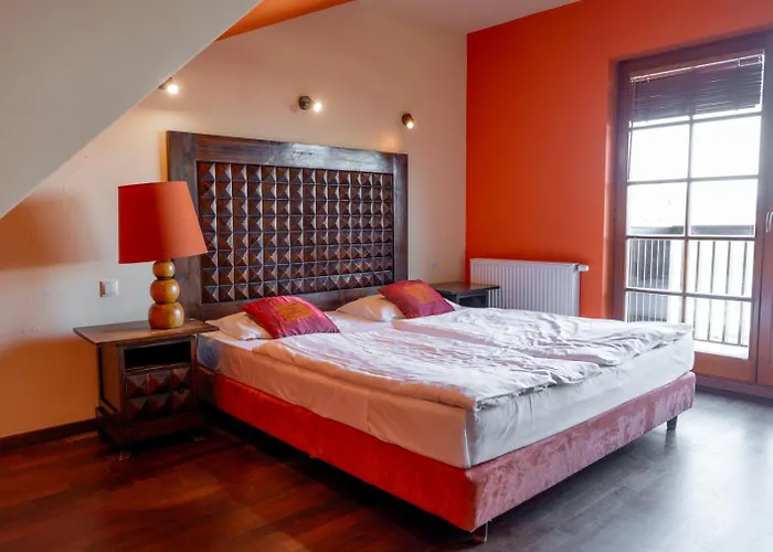 Lola * Шклярска-Поремба